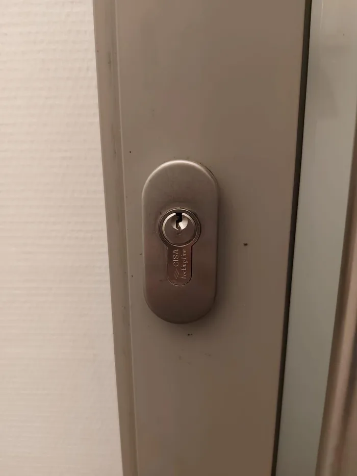Broken Key Extraction locksmith work in Sutton