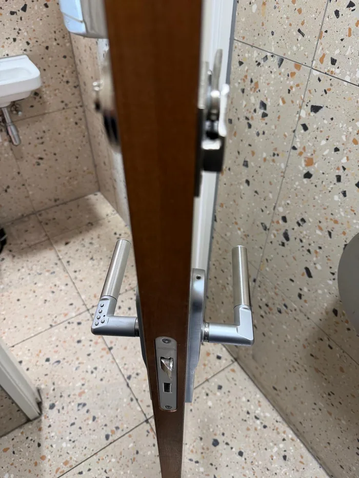 Accredited Lockstead locksmith repairing home security locks in Kenley
